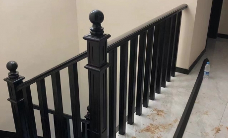 138/160户型木楼梯美国红橡小柱款